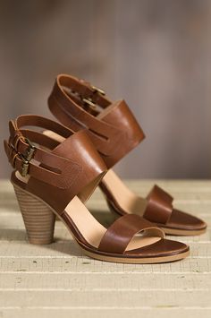 Easy summer days or evenings beg for the Karen Leather Sandal. For work or play, these everyday heeled sandals add clout to your casuals. Modern Heels, Best Shoes For Women, Brown Heeled Sandals, Work Sandals, Brown Sandals Heels, Trendy Heels, Wardrobe Goals, Shoes Outfit, Best Shoes