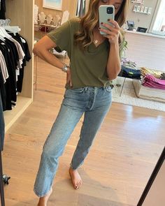 Agolde Lana crop mid rise - emulsion Basic Tee, Women's Jeans, True Vintage, Free Giveaway, What To Wear, Mom Jeans, Mid Rise, Inside Out, Straight Leg