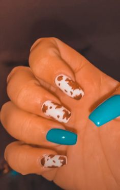 Cowprint Nails Turquoise, Country Nails Acrylic, Western Nails Short, Cowboy Nails Design, Cute Country Nails, Rodeo Nails Westerns, Country Nail Ideas, Western Nails Acrylic, Western Nails Country