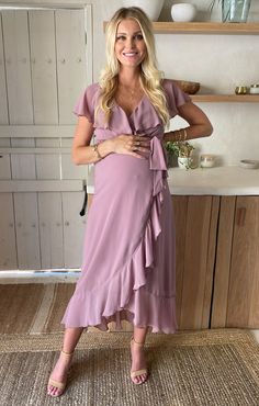 Jess Ruffle Midi Dress ~ Antique Rose Chiffon – Show Me Your Mumu Maternity Dress Wedding Guest, Light Pink Bridesmaid Dresses, Mauve Bridesmaid Dress, Bridal Party Accessories, How Many Bridesmaids, Pastel Bridesmaid Dresses, Purple Bridesmaid Dress, Lilac Bridesmaid Dresses, Mom Things