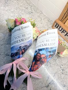 two bouquets of flowers are laying on the counter next to a sign that says, do you know my bridesmaid?