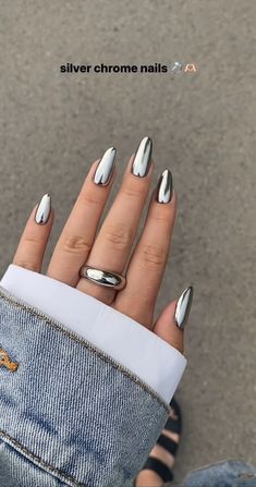 Silver Chrome Nails, Wife Nails, Silver Nail Designs, Metallic Nail Polish, Nagellack Trends, Chrome Nails Designs, Mirror Nails, Silver Nail, Modern Nails