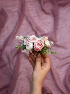 This Dusty rose flower comb is really capable of emphasizing the beauty of a girl and singling her out of the crowd. The fall wedding hair comb is beauteous and outrageous. The rustic wedding comb takes a special position among the wedding accessories of the celebration. Materials: textile roses + back tie ribbon Size: Adjustable with tie back ribbon Colors: off Dusty rose, ivory, greenery + Beautiful high-quality materials + 100% handmade + All items will be made to order special FOR YOU ---&gt Fall Wedding Hair, Green Wedding Hair, Blueberry Wedding, Wedding Flower Comb, Blush Hair, Bridesmaid Headpiece, Bridesmaid Hair Comb, Bridal Floral Crown, Floral Crown Wedding