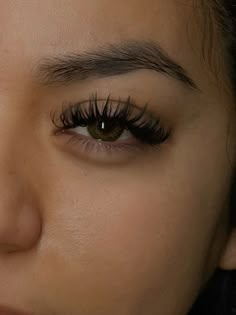 Wet set Kylie Wet Set Lashes, Wet Eyelash Look, Lashes Wet Set, Eyelash Extensions Pictures, Wet Look Lash Extensions, Wet Set Lashes, Lashes Wet Look, Wet Lash Extensions, Wet Set Lash Extensions