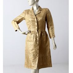 "This vintage Oscar de la Renta coat dress is a timeless piece of fashion. Crafted in gold brocade, it features a button-up front and two pockets at the waist. Its three-quarter sleeves and split lapel finish the look, along with the slender ribbon belt loops on the sides. A perfect statement piece for any wardrobe. CONDITION In good condition with wear consistent with age and use. A few tiny/minor fly-away threads in the brocade. No belt. MARKED SIZE:  8 MEASUREMENTS Bust:  39\"  ..  99.1 cm Wa Elegant Dress With Pockets And 3/4 Sleeves, Elegant Dress With 3/4 Sleeves And Pockets, Elegant Dresses With Pockets And 3/4 Sleeves, Elegant 3/4 Sleeve Dress With Pockets, Elegant Outerwear With Button Closure, 3/4 Sleeve, Elegant 3/4 Sleeve Outerwear With Button Closure, Formal Gold Silk Outerwear, Gold Silk Formal Outerwear, Vintage Gold Long Sleeve Dress