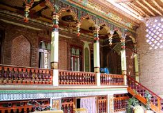 an ornately decorated building with lots of windows and balconies on the second floor