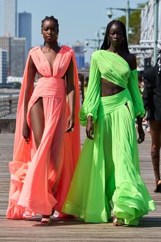 Bronx and Banco Spring 2023 Ready-to-Wear Fashion Show | Vogue Spring 2023 Ready To Wear, Bronx And Banco, 70 Fashion, Moda Outfit, 2023 Ready To Wear, Sleeveless Gown, 60 Fashion, E 40, Outfit Look