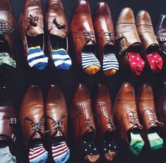 THE SUIT MEN - "I like a bit of color with my shoes" Gentleman Mode, Shoe Wall, Gentleman Shoes, Dress Socks, Suit And Tie