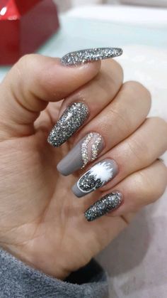 Glitter Accent Nails, Amazing Nails, Accent Nails, Acrylic Nail Designs, Fun Nails, Acrylic Nails, Nail Designs, Projects To Try, Nail Art