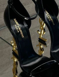 #ysl #heels #fashion Estilo Ivy, Chique Outfits, Dark Feminine Aesthetic