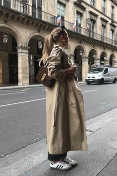 Minimal and classic look in a trench coat and dark jeans | Full lenght trench coat, beige trench coat, spring outfit, Outfit ideas, spring outfit, outfit inspiration, spring outfit 2024, spring fashion, minimal style, minimal outfit, capsule wardrobe, adidas samba, adidas samba outfit, demellier bag, demellier london bag, beige outfit, timeless outfit, everyday outfit, outfit ideas for spring, fashion ideas, cred: mildagud Rainy Trench Coat Outfit, Trench Outfit Women, Zara Trench Coat Outfit, Trench Coat Outfit Inspiration, Green Jacket Winter Outfit, Trench Coat Autumn Outfit, Beige Oversized Coat Outfit, Trench Spring Outfit, Boots And Trench Coat Outfit