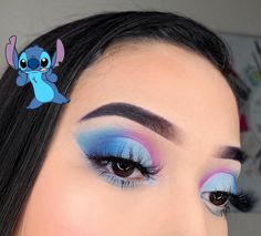 Disney Makeup Ideas Simple, Stitch Makeup Look Easy, Stitch Costume Makeup, Stitch Face Makeup, Stitch Eye Makeup, Stitch Hairstyles Disney, Disney Make Up Looks, Disneyland Makeup Ideas, Easy Disney Makeup Looks