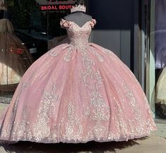 Pink Quince Theme, Light Pink Quinceanera Dresses, Robes Quinceanera, Dresses Glitter, Quinceanera Pink, Pink Sweet 16, Quinceanera Themes Dresses, Sweet Sixteen Dresses, Pink Quince