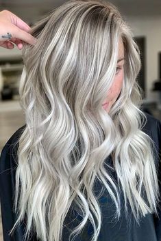 Blonde Hair Trends, Silver Hair Color Ideas, Ice Blonde Hair, Tan Skin Blonde Hair, Ash Blonde Hair Colour, Icy Blonde Hair, Silver Blonde Hair, Tone Skin