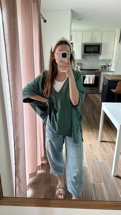 Natural Boho Style Clothing, Comfortable Mom Style, Warm Weather Rainy Day Outfit, Thrifted Mom Outfits, Oversized Boho Outfit, Boho Basic Outfits, Organic Modern Outfit, Relaxed Mom Outfit, Soft Boho Outfits