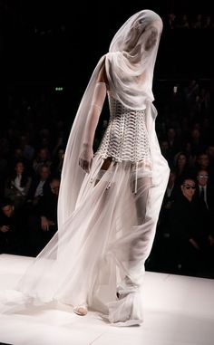 Spring Summer 2024, Spring 2024, Summer 2024, Punk Rock, Couture Fashion, Runway Fashion, Fashion Collection, Veil