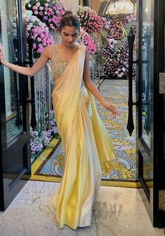 Trending Saree, Indian Wedding Saree, South Indian Wedding Saree, Sarees For Girls, Saree Wearing Styles