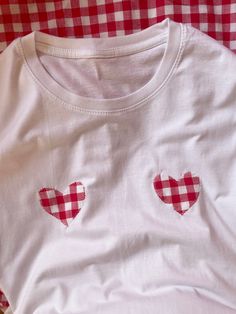 100% cotton t-shirt with heart patches in upcycled red gingham fabric on the chest. This t-shirt is unisex with a straight, loose cut and will therefore be slightly loose for women 💕 Size advice for women: I am 1.70m tall for a size 36 and I wear S. Advice For Women, Shirt Aesthetic, Heart Patches, Gingham Fabric, Gingham Shirt, Red Gingham, Graphic Shirts, Art Inspo, Gingham