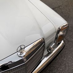 the front end of a white mercedes benz