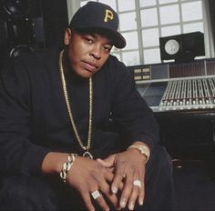 Dr Dre Wallpaper, Leng Celebs, Producer Photoshoot, Dr Dre The Chronic, Eminem Dr Dre, Gangsta Rapper, 90s Rappers Aesthetic, Bet Hip Hop Awards, Rappers Aesthetic