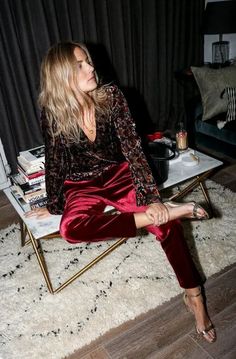 Christmas Outfits Dressy, Christmas Outfit Ideas For Women Classy, Red Velvet Pants, Classy Christmas Party, Christmas Eve Outfit, Xmas Outfit, Holiday Outfits Christmas, Xmas Outfits