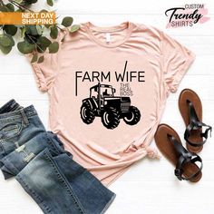 Farm Wife Shirt, Plus Size Farm Outfits, Farm Tshirt Ideas, Funny Farm Shirts, Farming Shirts, Farm Woman, Circuit Joy, Farm Shirts, Wife Tshirts