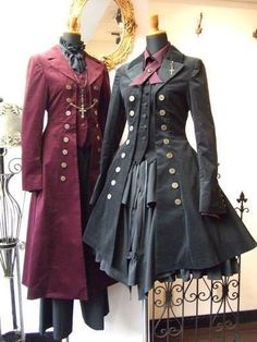 Je veux les mêmes ! Gothic Jackets, Steampunk Costume, Gothic Steampunk, Steampunk Clothing, Red Coat, Steam Punk, Steampunk Fashion