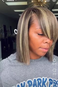 Blonde And Black Hair On Black Women, Short Blonde Bobs Black Women, Blonde Bob Black Women, Vacay Hair, Bob Highlights, Curls For Medium Length Hair, Highlight Bob, Monica Brown