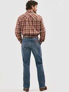 NOTHING BEATS AN ORIGINAL, BUT THIS MIGHT Since 1947, Wrangler® jeans have been a cowboy-approved wardrobe staple. Inspired by our Western heritage, these Wrangler® Retro® jeans combine our most iconic features with contemporary fits and washes. This updated classic features the same worn leather patch with our rope logo, 'W' stitching on the back pockets, and five-pocket styling. These men's slim bootcut jeans feature a streamlined silhouette through the seat, thigh, and knee, but the leg widen Western Style Jeans For Rodeo In Fall, Western Style Jeans With Five Pockets, Classic Jeans For Rodeo In Fall, Mens Rodeo Outfits, Best Bootcut Jeans, Slim Bootcut Jeans, Southern Outfits, Mens Bootcut Jeans, Retro Jeans