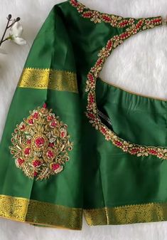 Mysore Silk Sarees Latest, Green Mysore Silk Saree, Mysore Silk Saree Blouse Designs, Green Blouse Designs, Brocade Blouse Designs, Sleeves Embroidery, Mysore Silk Saree