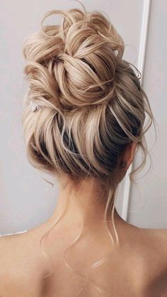 Hair Up Occasion, High Messy Wedding Bun, Messy Formal Bun High, Stylish Messy Bun, Up Do Bun Wedding, High Romantic Updo, Big Hair Updo Messy, Formal Bun Updo, High Messy Bun Updo Wedding