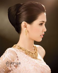 Elegant Mardi Gras Party Food, Thai Wedding Dress, Roll Hairstyle, Dress Traditional, Thai Wedding, Dragon Boat Festival, Wedding Plan, Dragon Boat