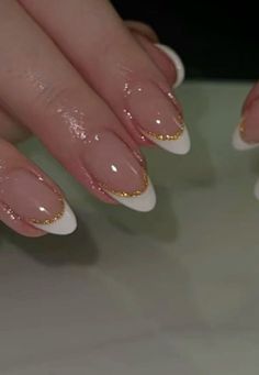 Hey besties! Your girl's back, and let me tell you, graduation season is upon us! And what better way to feel like a certified boss babe than with graduation nails that are on point? Graduation Nails Short Almond, Oval Gold Nails, Simple Graduation Nails Almond, Nail For Graduation, Gel Nails For Graduation, White French Tip With Gold Line, Eid Nail Designs, White French Tip Nails With Gold, Graduation Nails Acrylic Short