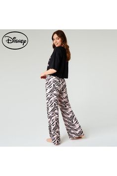 These womens pyjamas are a must-have for any Disney fan who's looking to upgrade their pyjama collection. Made with soft and breathable material, these womens PJs are comfortable for lounging or wearing to sleep in. In sizes S-XL for women and teens there's something for everyone! See the images for more details and features Womens Pyjamas, Womens Pjs, Disney Fan, Pyjama Set, Fashion Face, Pajamas Women, To Sleep, Nightwear, Pajama Set