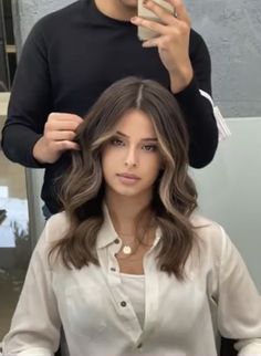 Highlits Dark Brown Hair, Highlits For Black Hair, Med Brown Hair Color, Old Money Brown Hair, Short Haircut Thick Hair, Contouring Hair, Hairstyle For Work, Old Money Hairstyles, Hairstyles Female