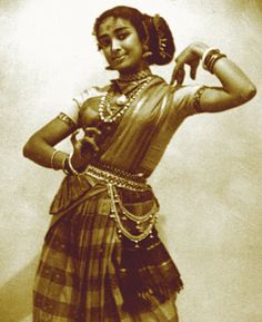 Padma Subrahmanyam, Dance Mudras, Indian Dancing, Ariana Grande Drawings, Saree Draping Styles, Indian Classical Dance, World Dance, Classical Dance