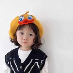 Cute hand made Yellow Duck Beret! Carefully hand-sewn and crafted, this beret is made of a soft 100% wool that can keep your little one warm and comfortable in all season!An ideal novelty gift and a truly cute addition to any wardrobe! Specifications-Material: 100% Wool-Kid size: size is about 52-54 cm, suitable for kids age from 2-8 years old-This item is HANDMADE so item might be slightly different from pictureHow to wash: Only dry cleaning or spot cleaning Playful Warm Hats For Fall, Playful Fall Hat One Size Fits Most, Cute Yellow Winter Hat, Winter Flat Cap Beret For Gift, Winter Gift Beret Flat Cap, Handmade Playful Beanie Mini Hat, Handmade Felt Hat For Winter, Handmade Felt Hat For Winter Gift, Casual Handmade Beret, One Size Fits Most