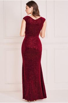 Step into the season in style with this stunning sequin and velvet bardot maxi dress from Goddiva. This elegant evening dress is the perfect pick for this season's formal events. Whether it's for a Christmas party, New Year's formal gathering, wedding or prom this gorgeous off-the-shoulder dress is everything you need. With its soft touch of velvet finished with an overlay of sequins, youll be gleaming from the moment you slip into this bodycon evening occasion dress. Wear this dress to any formal event and you will turn heads all night long Elegant Evening Dress, Dresses Sequin, Sequin Bridesmaid, Work Wear Outfits, Sequin Bridesmaid Dresses, Floral Outfit, Evening Dresses Elegant, Tshirt Skirt, Christmas Dress