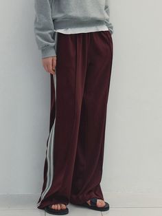 Composition : Polyester 100%Color: BurgundyCountry of Origin : Republic of Korea Burgundy Sweatpants Outfit, Maroon Clothing, Wide Leg Sweatpants Outfit, Burgundy Pants Outfit, Maroon Outfit, Burgundy Pants, Track Pants Women, Trouser Outfit, Sweatpants Outfit