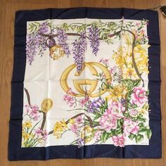 (eBay) Scarf Odai/GUCCI 84cm x 84cm Vintage USED #28 Gucci Scarves, Scarf Gucci, Floral Bandana, Italy Vintage, Hand Roll, Gucci Accessories, Vintage Accessories