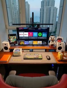 Mac Mini Desk Setup Aesthetic, Computer Set Up, Desk Set Up, Pc Desk Setup, Tech Setup, Small Game Rooms, Gaming Desk Setup, Setup Gamer, Cozy Desk