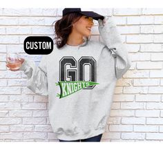 This personalized team name sweatshirt is the perfect gift for any sports fan.  ✨Shipping & Processing - Please allow 2-5 business days for your item to be processed and printed. Processing times may be longer during busy holiday periods. - Your order ships from the US. Allow 2-7 business days shipping. Unfortunately, I am unable to guarantee USPS shipping times. ✨Returns✨ If there is a defect with your order, please reach out to us within 15 days of receiving the item. We will be happy to resol Sports Sweater, Name Sweatshirt, Mom Crewneck, School Spirit Shirts, Sport Sweater, Spirit Shirts, Spirit Wear, Team Name, Baseball Mom