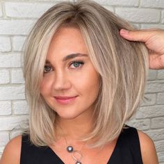 Wispy Collarbone Dishwater Blonde Bob Neck Length Hair, Fine Straight Hair, Bob Hairstyles For Fine Hair, Chic Hairstyles, Mid Length Hair