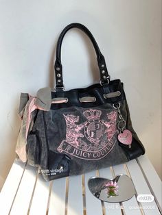 Juicy Couture Bags Vintage, 2000s Accessories, Mcbling Fashion, Pink Juicy Couture, Juicy Couture Purse, Couture Handbags, Fancy Bags, Juicy Couture Bags, Pretty Bags