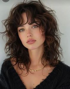 Wavy Haircut For Round Face, Curly Curtain Bangs Round Face, Boy Cut For Women Round Faces, Shaggy Haircuts For Women, Shaggy Bobs, Curtain Bangs Curly, Hush Cut, Shaggy Haircut, Hair Styling Tips