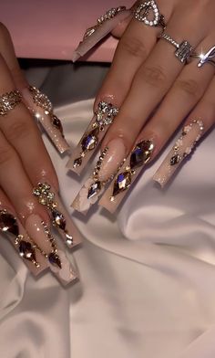 Brown Gem Nails, Virgo Inspired Nails, Cream And Gold Nails, Long Gold Nails, Gold Gem Nails, Beige And Gold Nails, Cream Nails Designs, Long Nude Nails, Nails With Stones