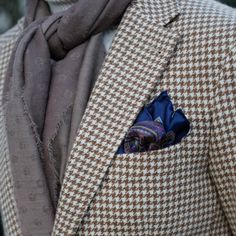 A classic paisley design in rich blue tones, this generously sized pocket square stays perfectly in place, without sliding down in your pocket. The hand-rolled and sewn hems add a refined touch that stands out. In a world full of mass-produced fashion, it’s these little details that truly make a difference. Style amplified, confidence unleashed—that’s what this pocket square brings to your look. Details Large size: Approx. 16.5 x 16.5" (42 x 42cm). This is the correct size to allow for many fold Classic Brown Pocket Square For Formal Occasions, Classic Paisley Print Suit And Tie Accessories For Semi-formal, Classic Business Pocket Square, Classic Blue Pocket Square For Business, Blue Classic Pocket Square For Business, Como Italy, Silk Pocket Square, Small Boutique, Paisley Design