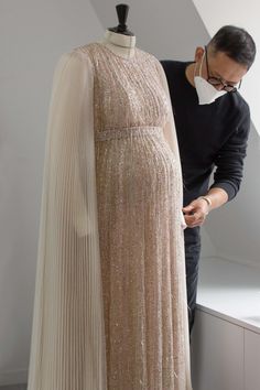 Diy Maternity Gown, Dior Couture Gowns, Gold Silk Dress, Elegant Maternity Dresses, Hanging Daybed, Maternity Fashion Dresses, Gown Ideas