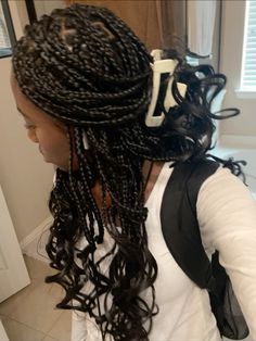 claw clip, hair inspo, aesthetic claw clip, claw clip hairstyle, beige claw clip, claw clip outfit, claw clip braids, french curled braids, french curled, curly braids, box braids, knotless braids, braids inspo, black braids, braid hairstyle, school hairstyle, aesthetic hair inspo, outfit inspo, school outfit, school outfit inspo, black girl, black girl hair inspo, long braid inspo, long braids, long french braids, french braid hairstyle Hairstyles Plaits Black, French Curled Braids, Claw Clip With Braids, Long French Braids, Claw Clip Braids, Curled Braids, Braids Inspo Black, Claw Clip Outfit, Aesthetic Claw Clip