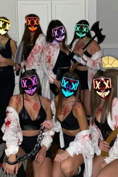 Budget-friendly Halloween costume ideas for college students, featuring 16 affordable and stylish options. Scary Halloween Costumes Women, 4 People Halloween Costumes, Disfarces Halloween, Halloween Costumes Women Scary, Kostuum Halloween, Halloween Costumes For Teens Girls, Matching Halloween Costumes, Bff Halloween Costumes